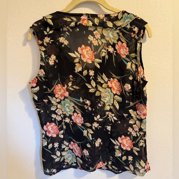 Notations floral, sheer button up tank! - Picture 4 of 4